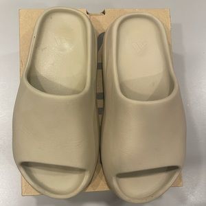 Yeezy Slides “Pure”